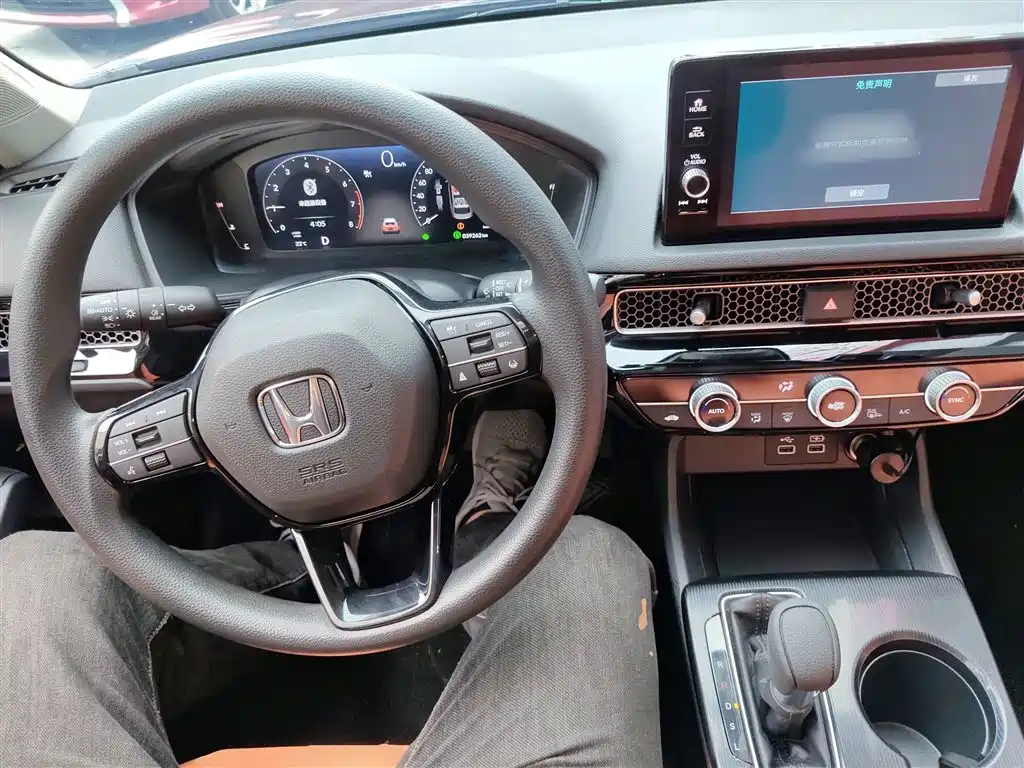 Integra 240 TURBO CVT Leading