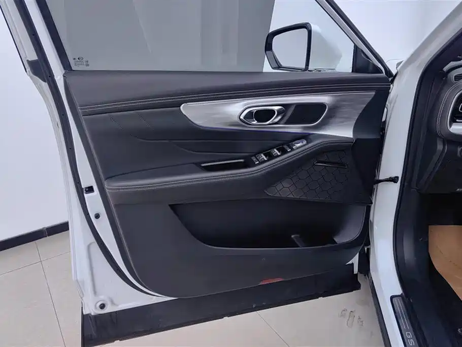 GAC Trumpchi GS8 Navigator Series 2.0 TGDI 2 WD Luxury Connected 7-seat