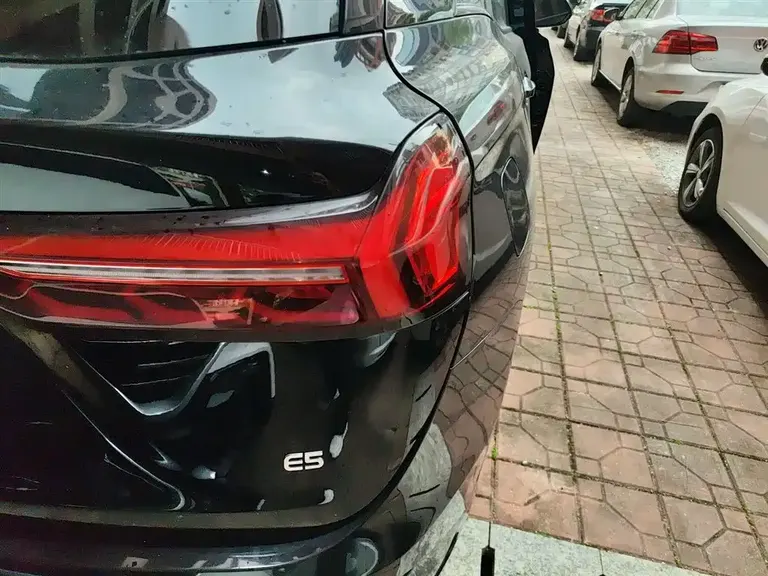 Landian E5 1.5 L DE-i 100 KM Smooth Enjoyment 7-seat