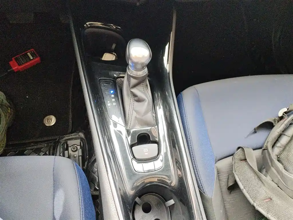Toyota C-HR 2.0 L Leading Sunroof CN-V