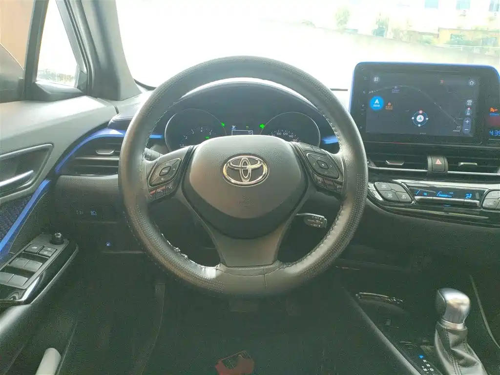 Toyota C-HR 2.0 L Leading Sunroof CN-V