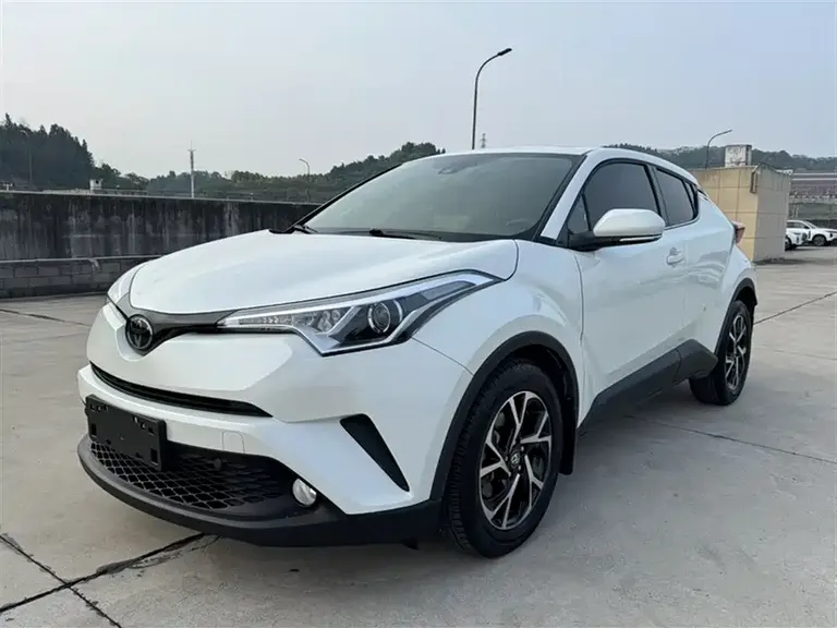 Toyota C-HR 2.0 L Leading Sunroof CN-V