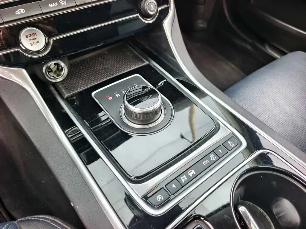 Jaguar XE 2.0 T 200 PS R-Sport