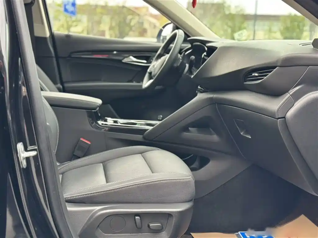 Envision Plus Envision Plus 652 T 5-seat Luxury