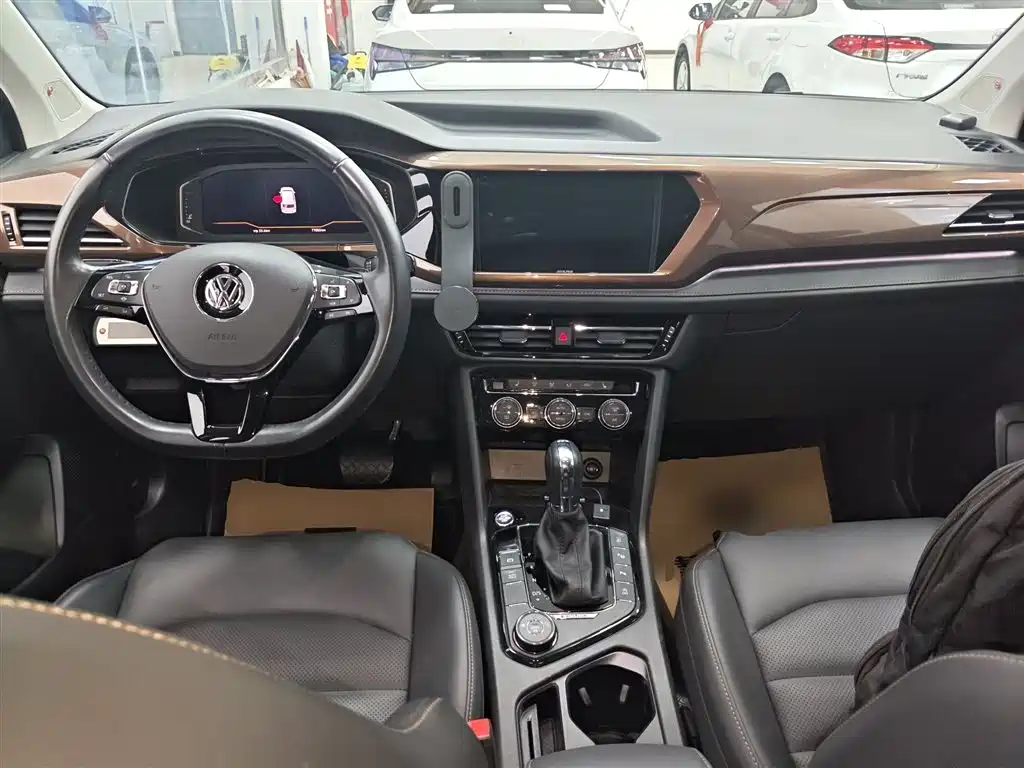 Tharu 330 TSI 4 WD Flagship CN-VI