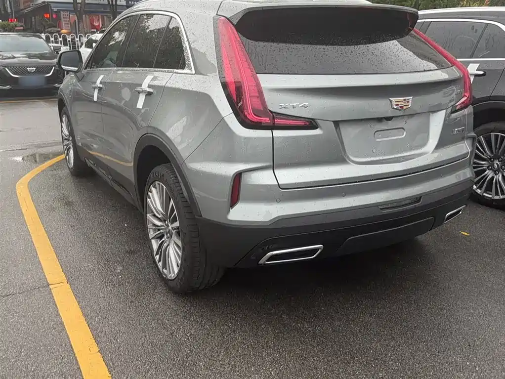 Cadillac XT4 28 T 2 WD Distinguished