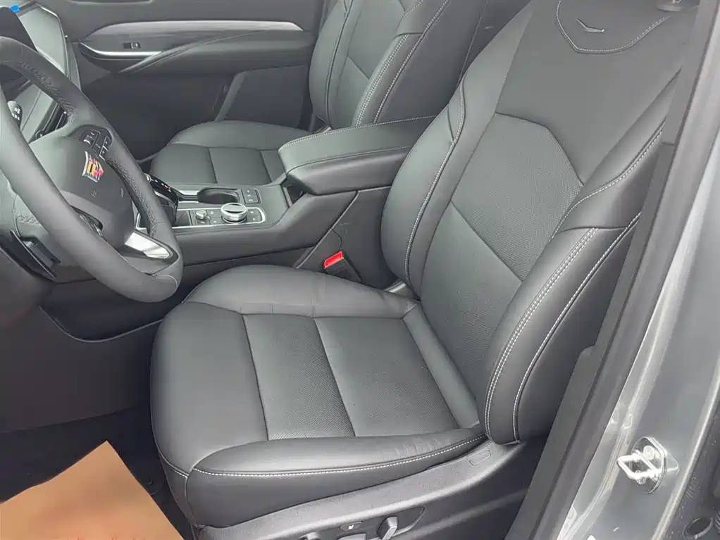 Cadillac XT4 28 T 2 WD Distinguished