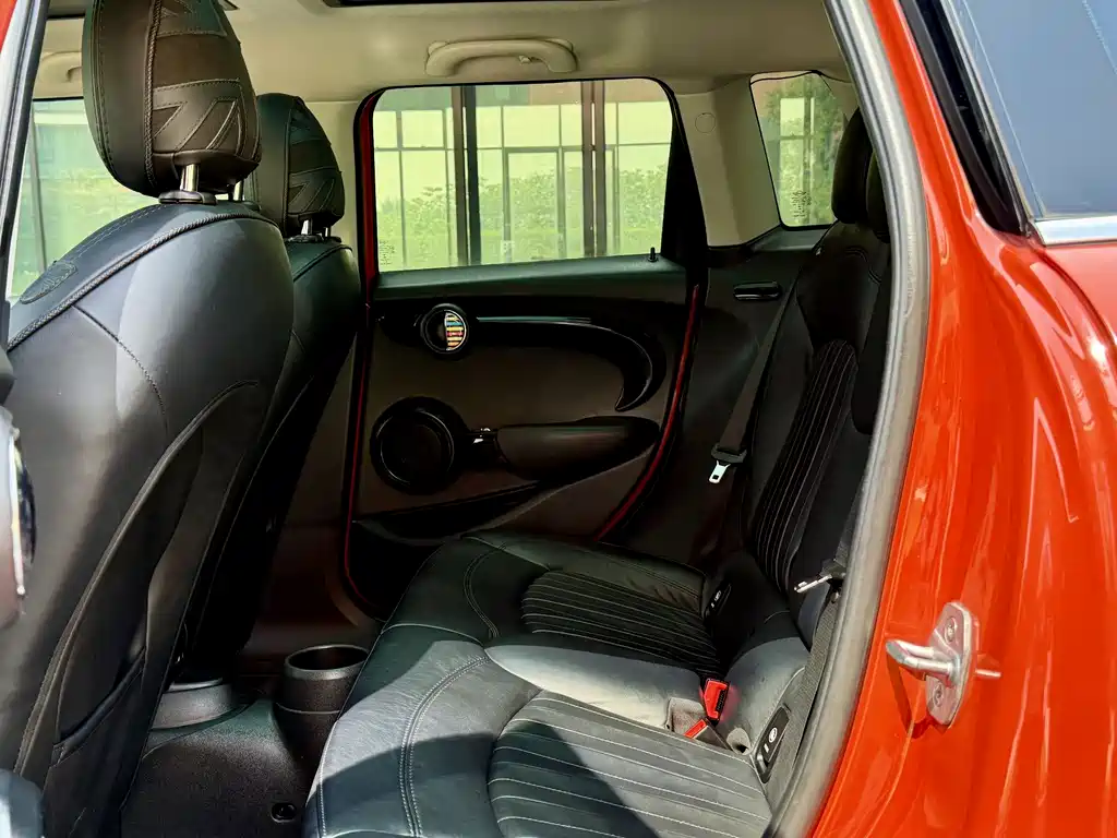 MINI MINI 2018款 2.0 T COOPER S 艺术家 五门版