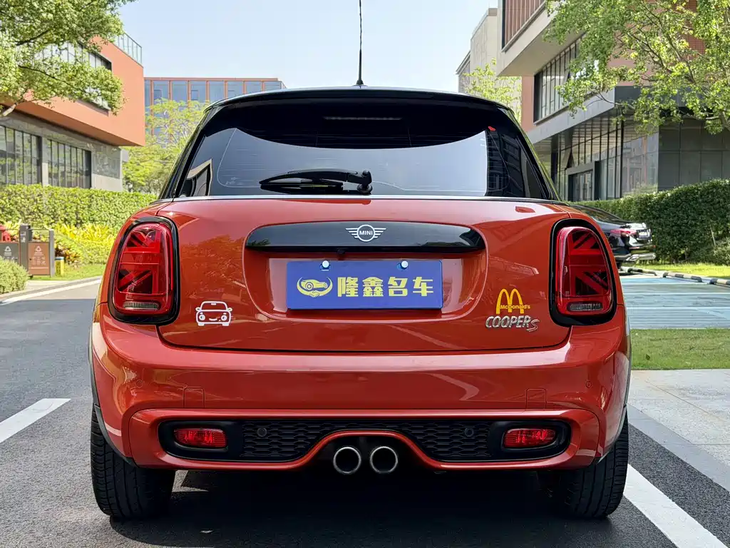 MINI MINI 2018款 2.0 T COOPER S 艺术家 五门版
