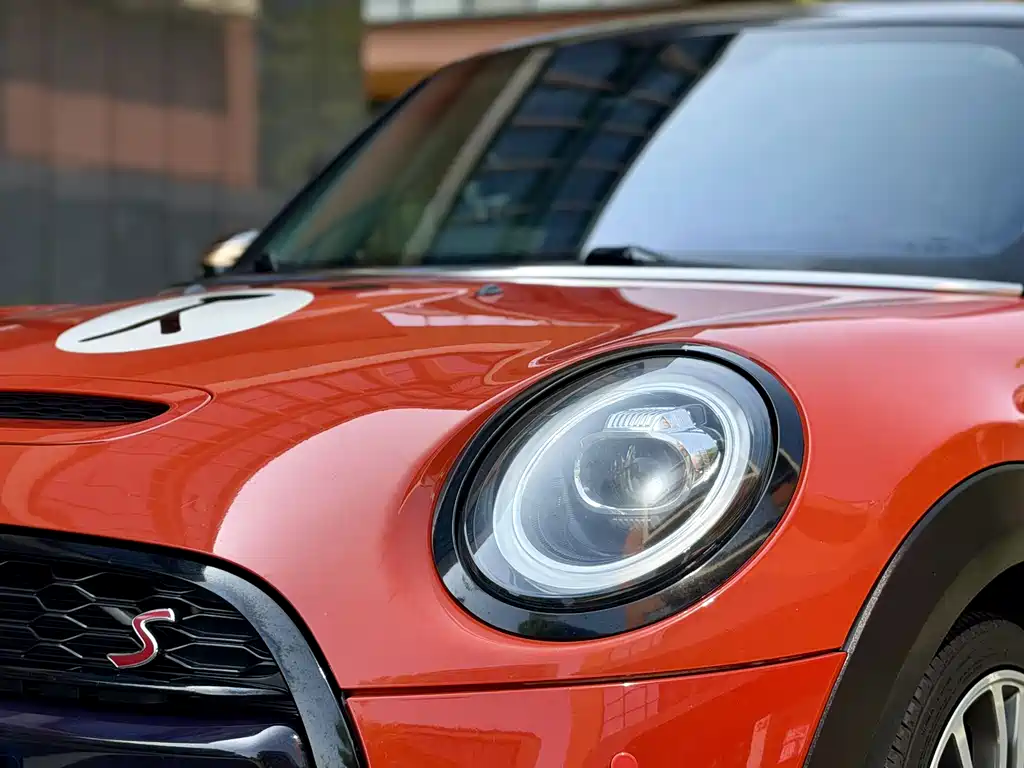 MINI MINI 2018款 2.0 T COOPER S 艺术家 五门版