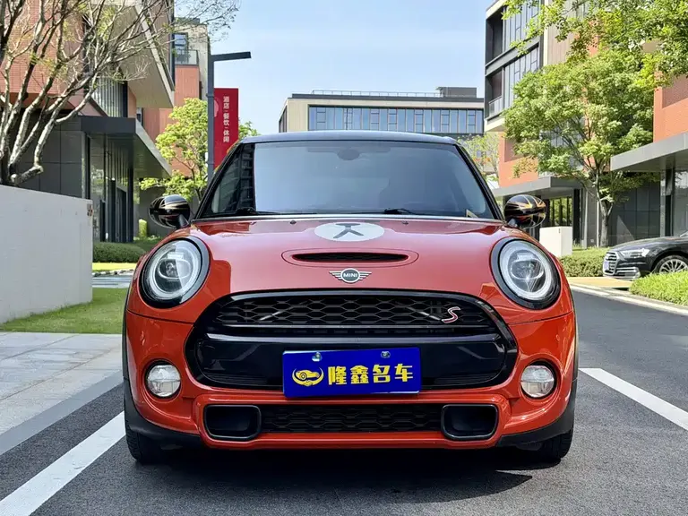 MINI MINI 2018款 2.0 T COOPER S 艺术家 五门版