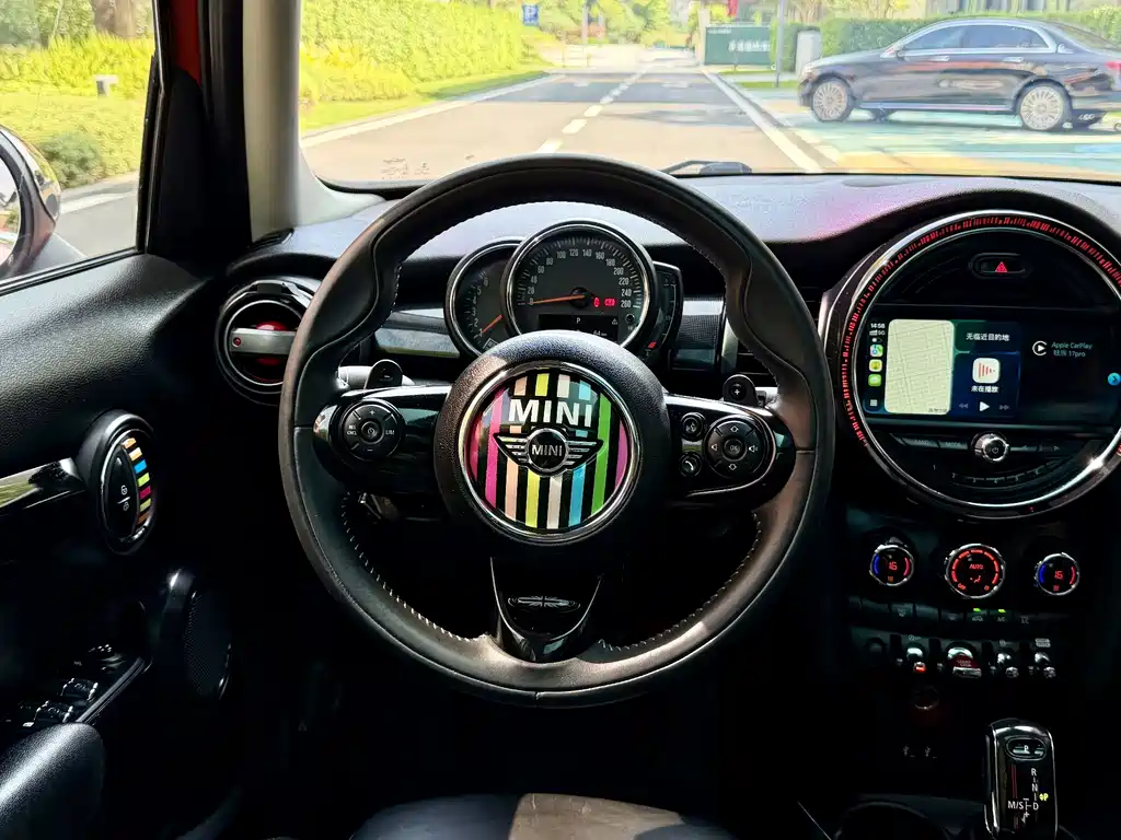MINI MINI 2018款 2.0 T COOPER S 艺术家 五门版