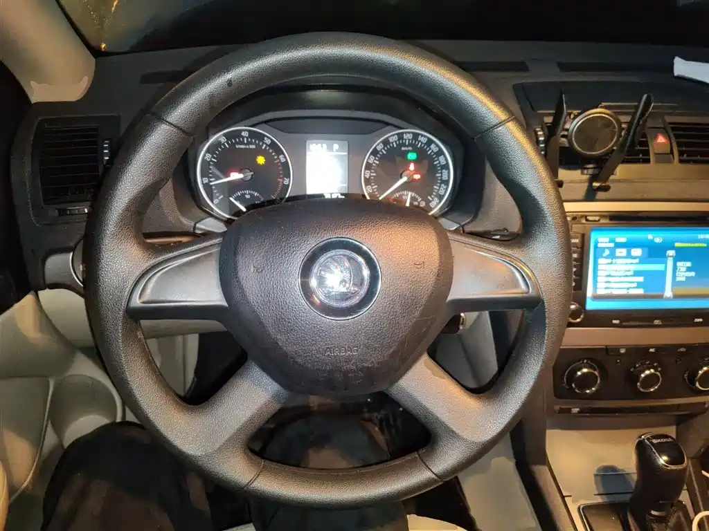 Octavia Classic 1.6 L Auto Yijie