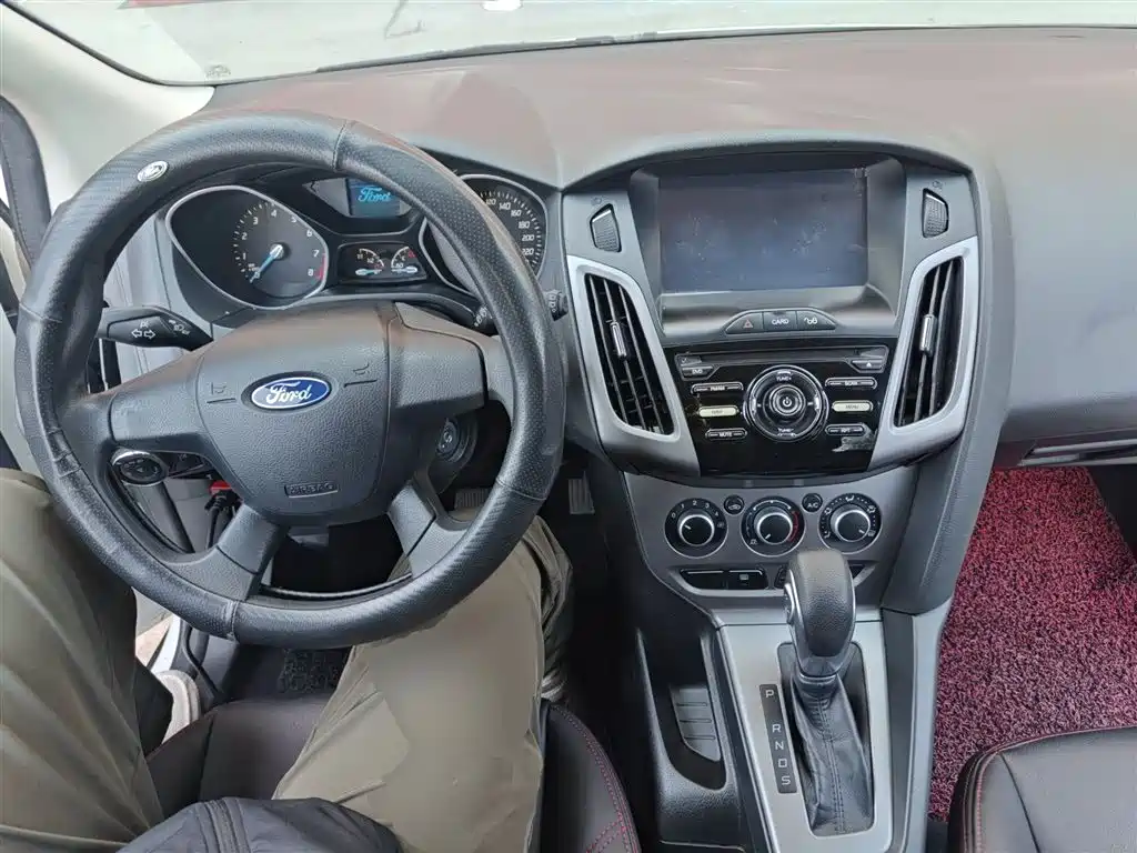 Focus Hatchback 1.6 L Auto Comfort