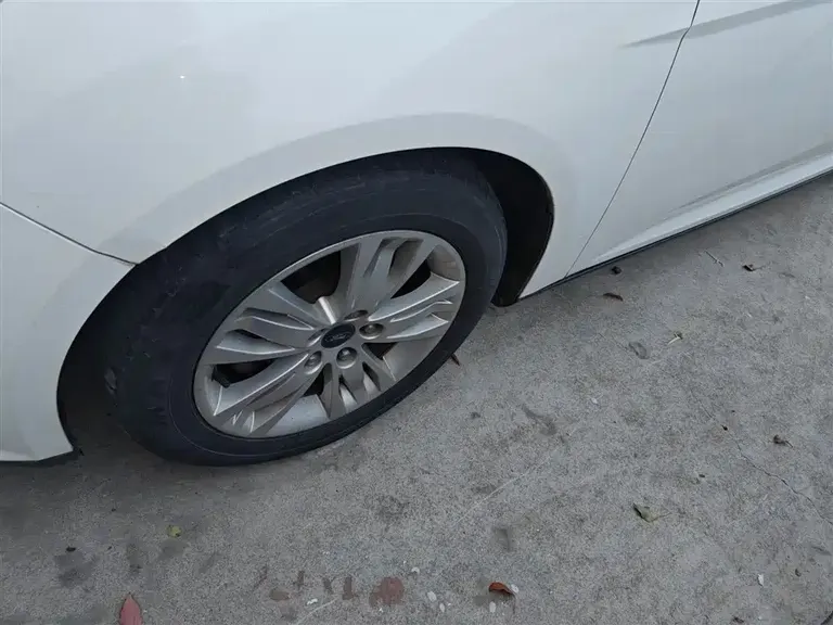 Ford Focus Hatchback 1.6 L Auto Comfort