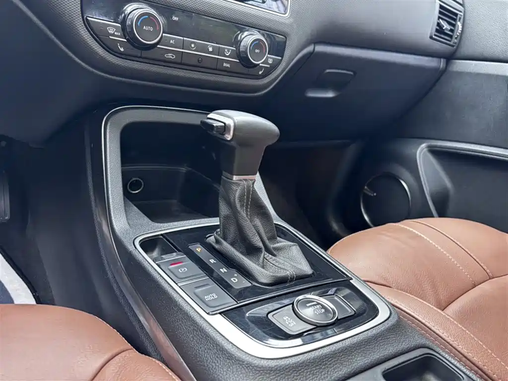 Qoros 5 观致5 2016款 1.6 T 自动豪华型