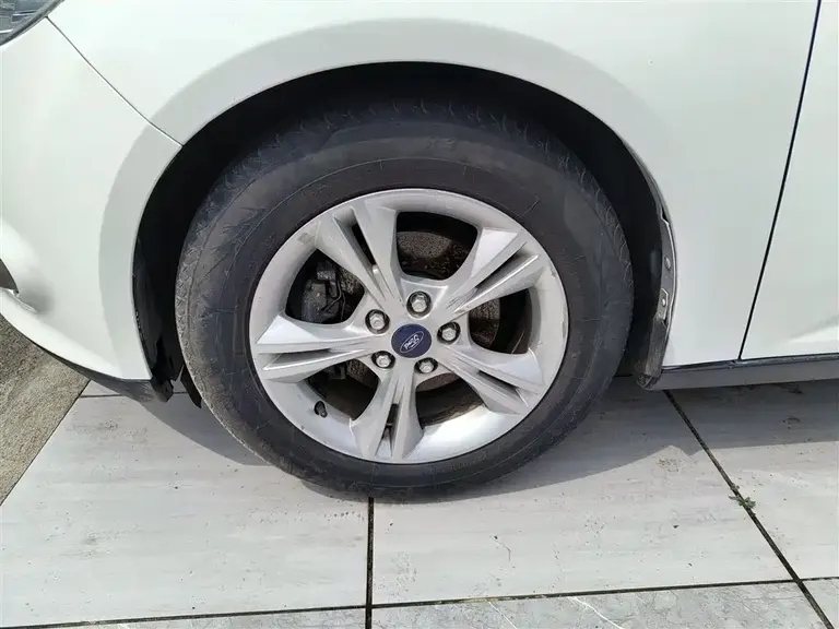 Ford Focus Sedan 1.6 L Auto Style