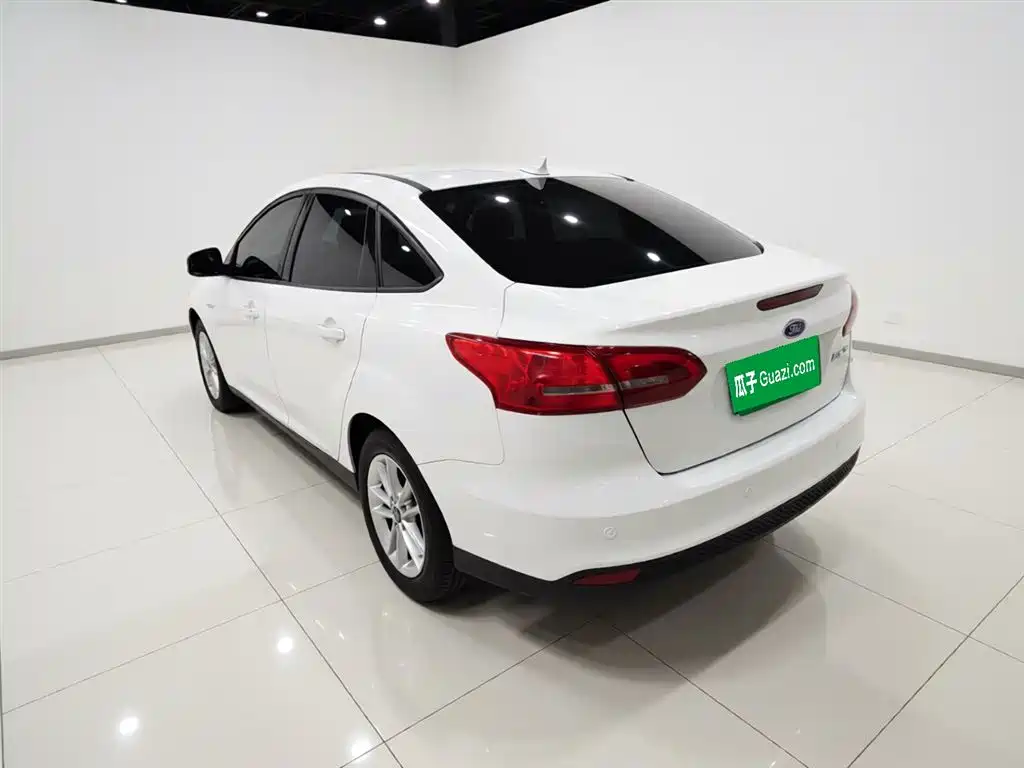 Focus Sedan 1.6 L Manual Style