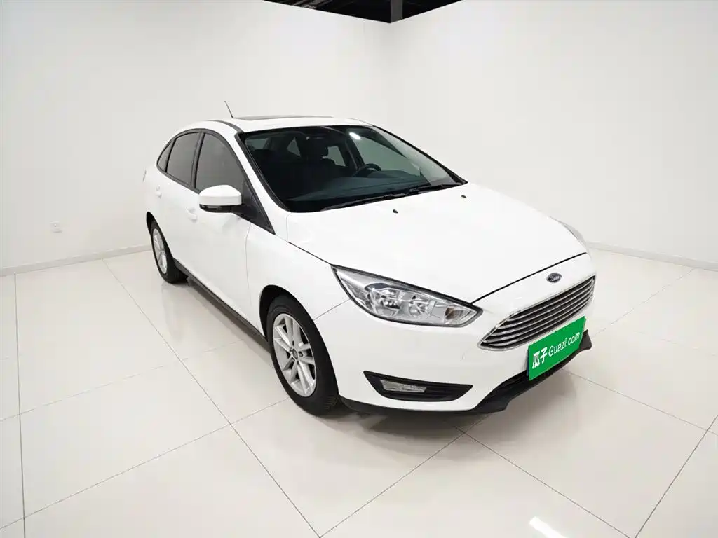 Focus Sedan 1.6 L Manual Style