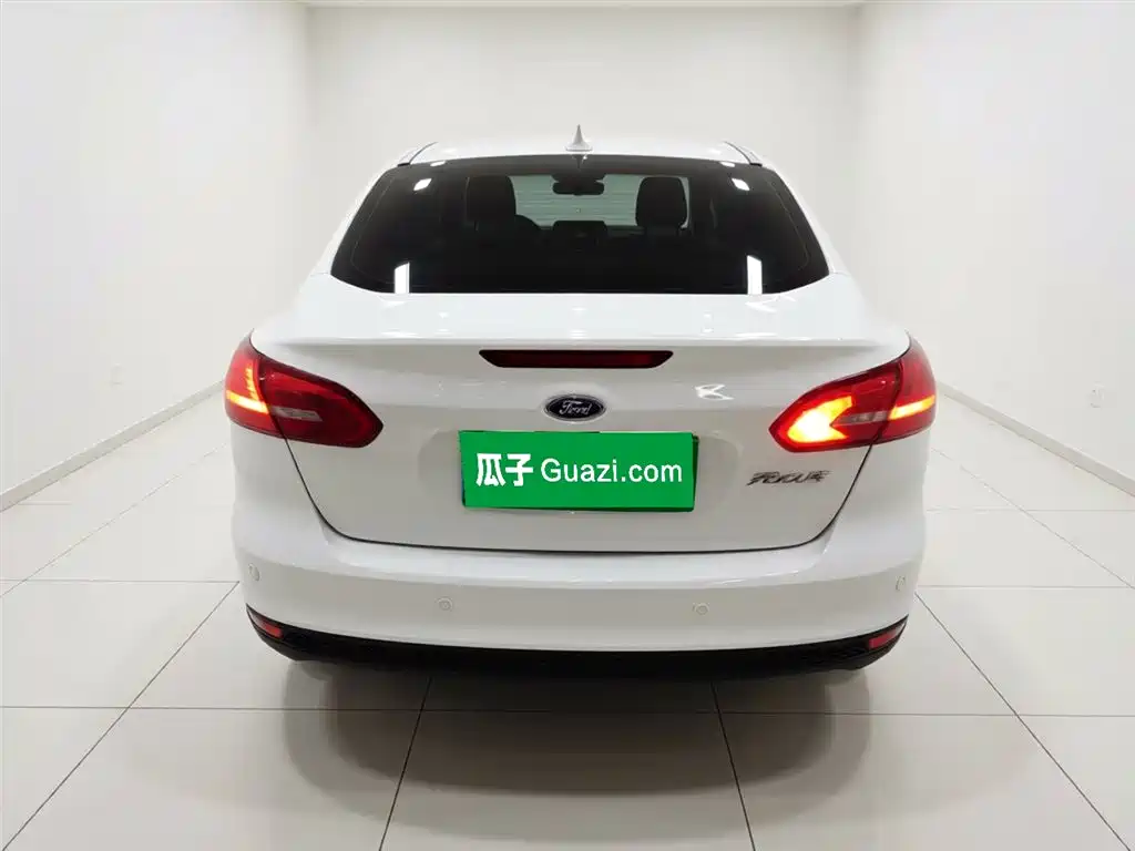 Focus Sedan 1.6 L Manual Style