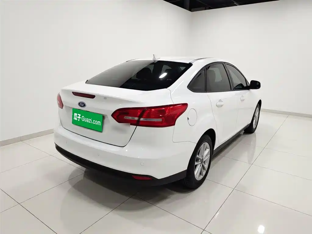 Focus Sedan 1.6 L Manual Style