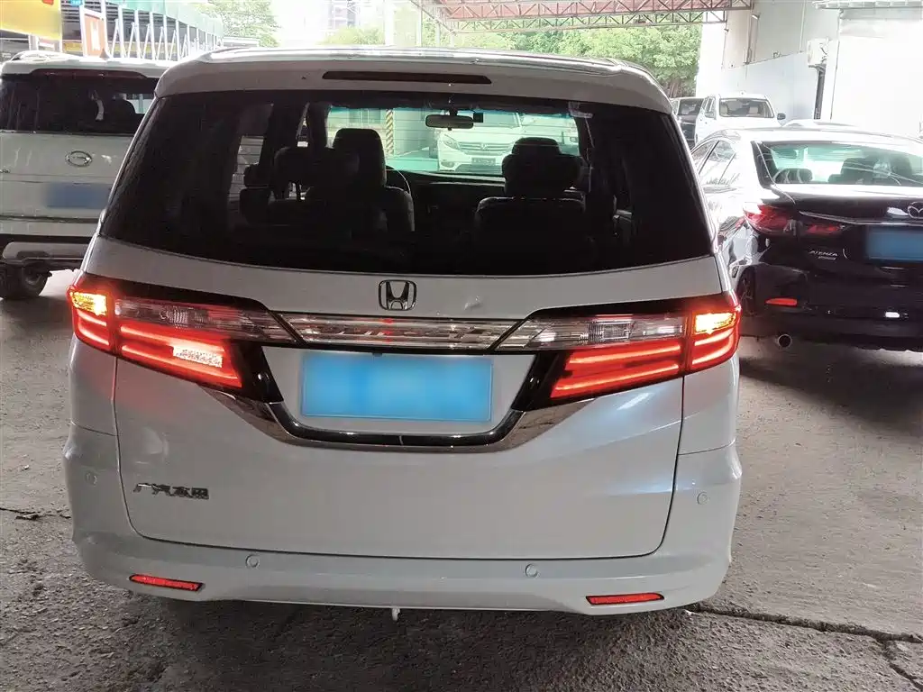 Odyssey 2.4 L Luxury