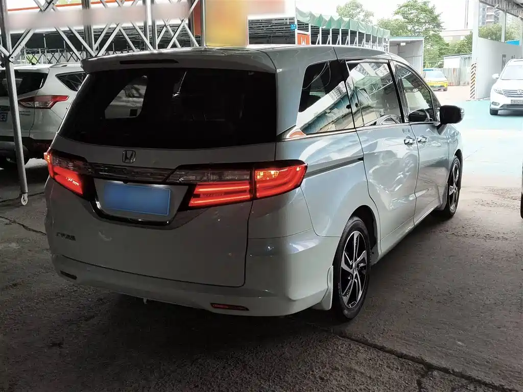 Odyssey 2.4 L Luxury