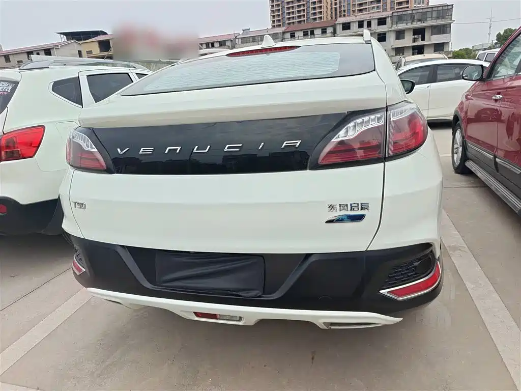 Venucia T90 2.0 L CVT Smart Style