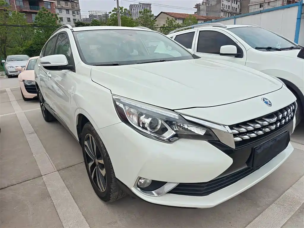 Venucia T90 2.0 L CVT Smart Style