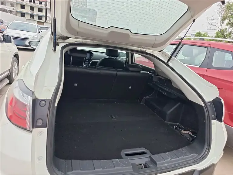 Venucia T90 2.0 L CVT Smart Style