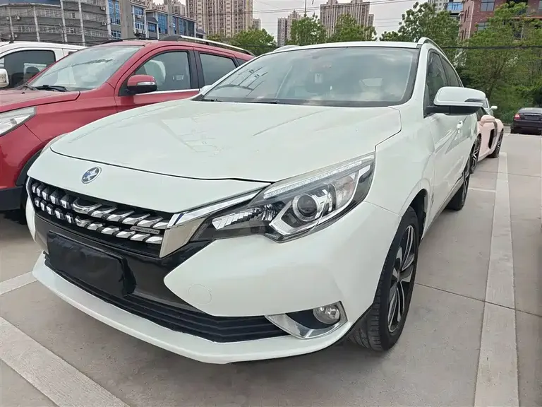 Venucia T90 2.0 L CVT Smart Style