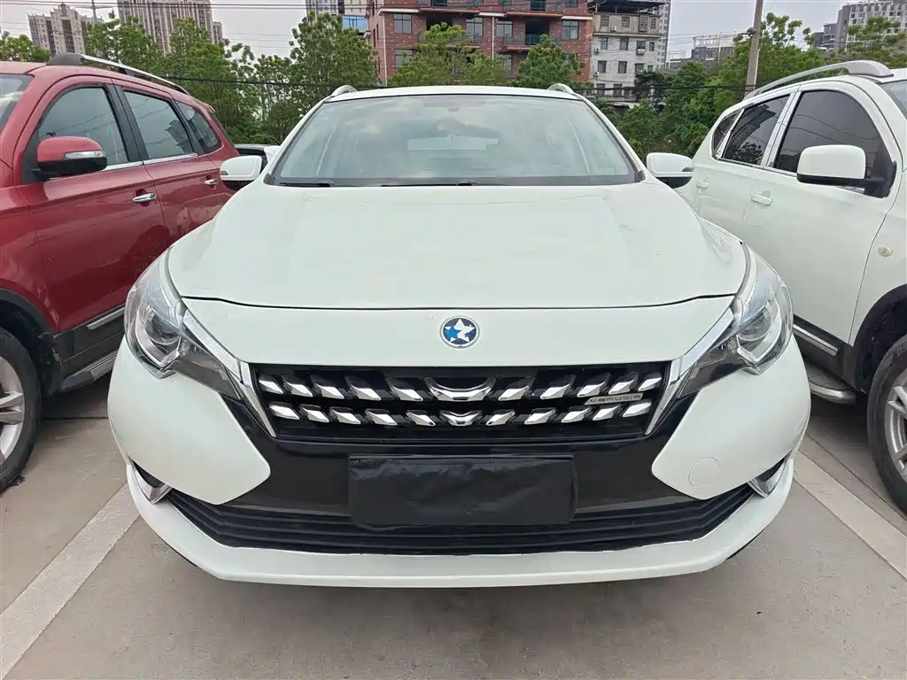 Venucia T90 2.0 L CVT Smart Style