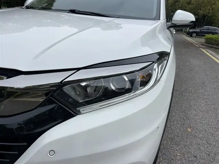 Honda Vezel 1.5 L CVT Pioneer