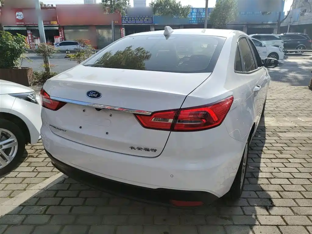 Escort Facelift 1.5 L Auto Joy CN-VI