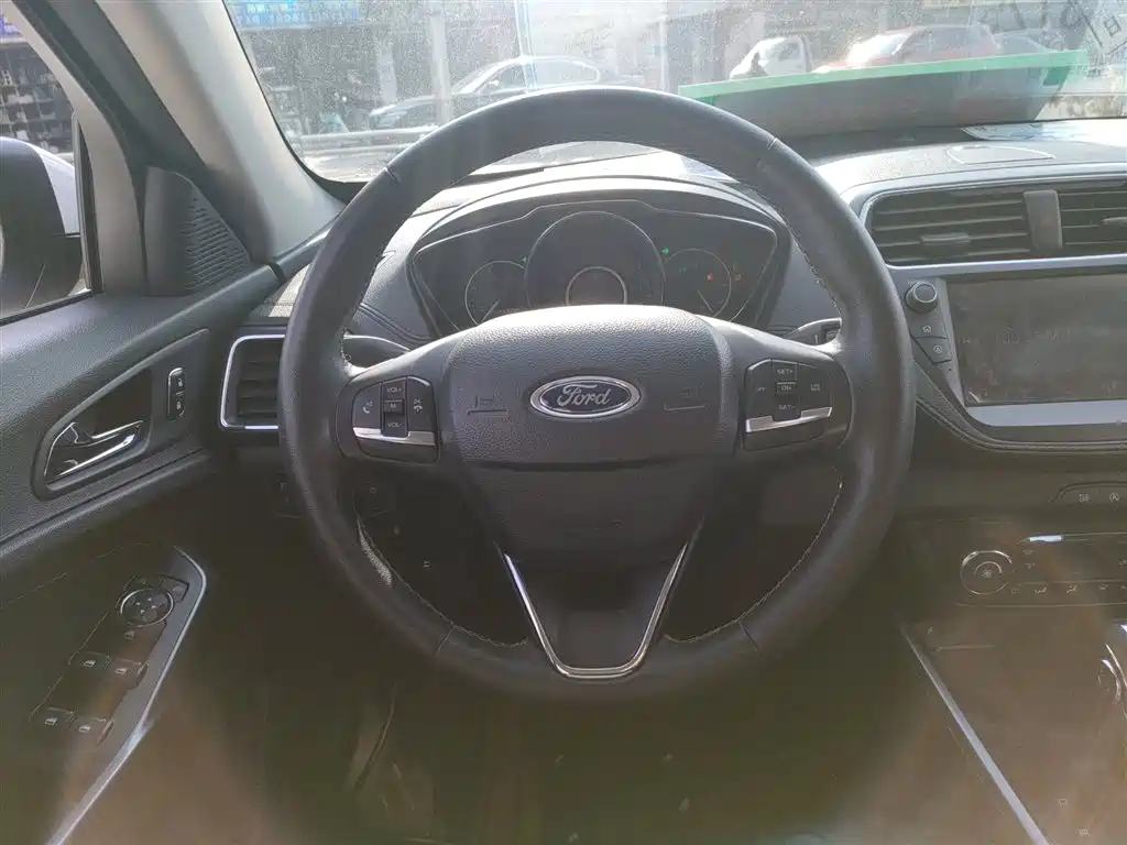 Escort Facelift 1.5 L Auto Joy CN-VI