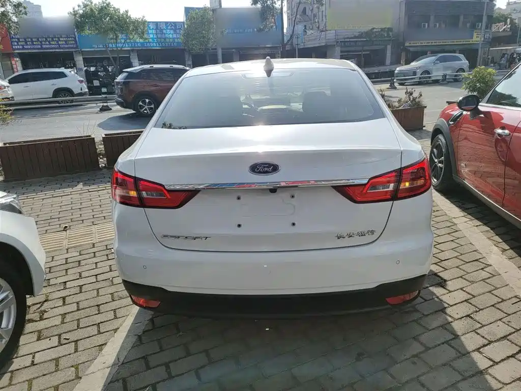 Escort Facelift 1.5 L Auto Joy CN-VI