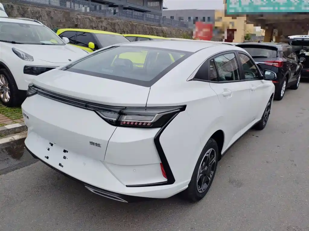 Yixuan 1.5 L Auto Luxury