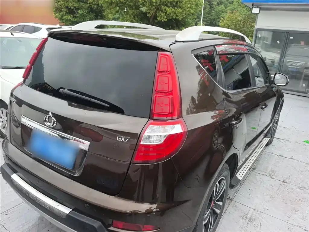 Geely GX7 Sport 2.0 L Auto Distinguished