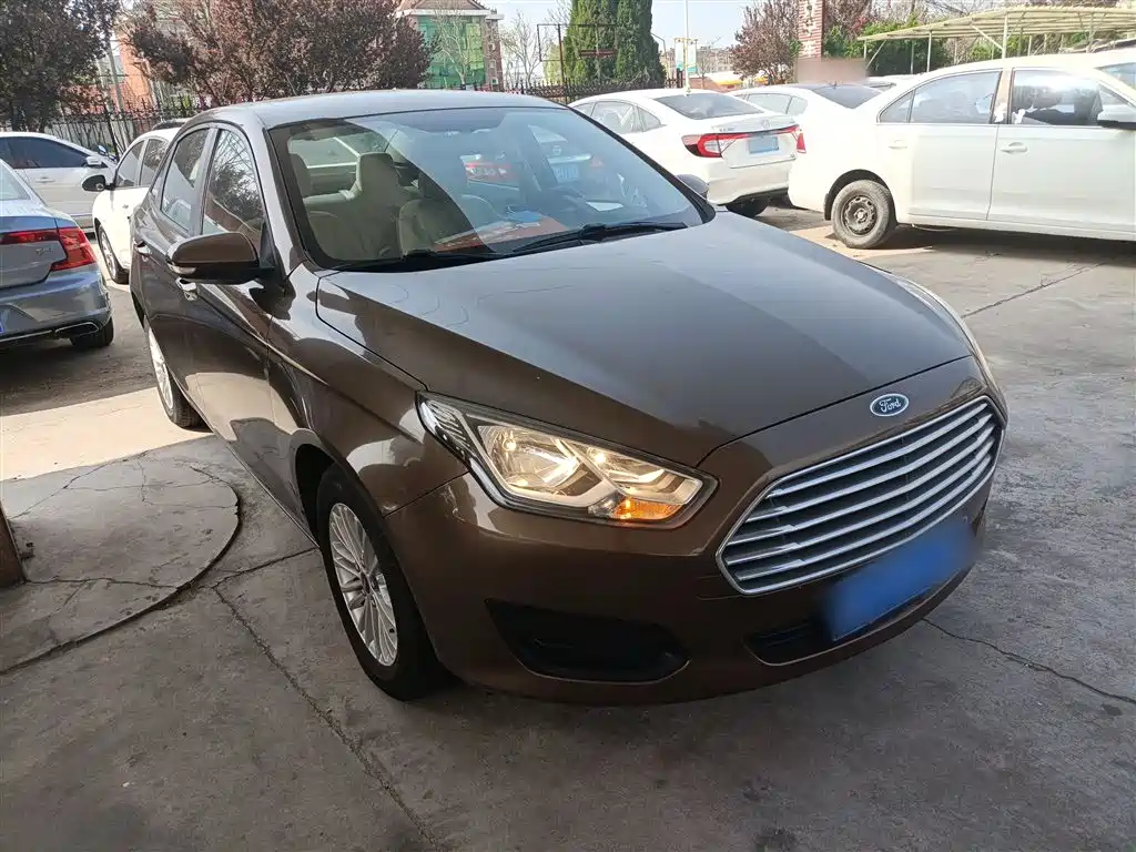 Escort Facelift 1.5 L Manual Comfort