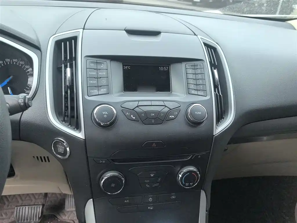 Edge EcoBoost 245 2 WD Elite Sharp 5-seat