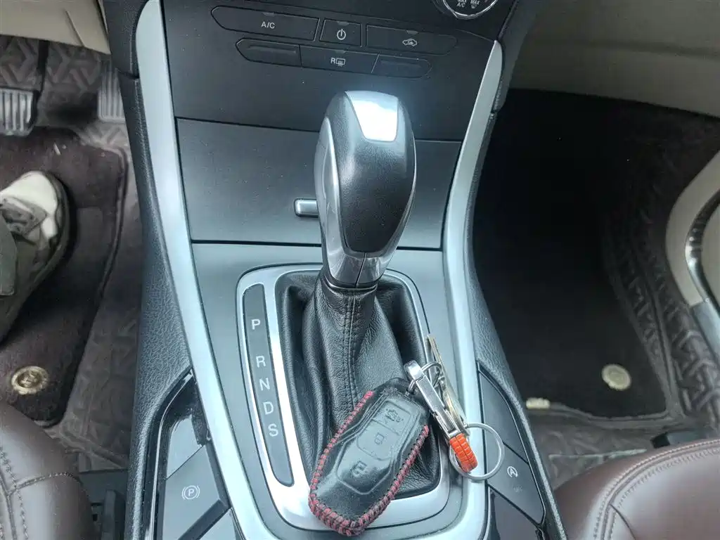 Edge EcoBoost 245 2 WD Elite Sharp 5-seat