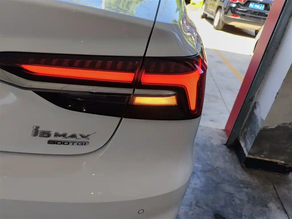 Roewe i6 MAX 荣威i6 MAX 2020款 300 TGI 自动爽酷天幕版
