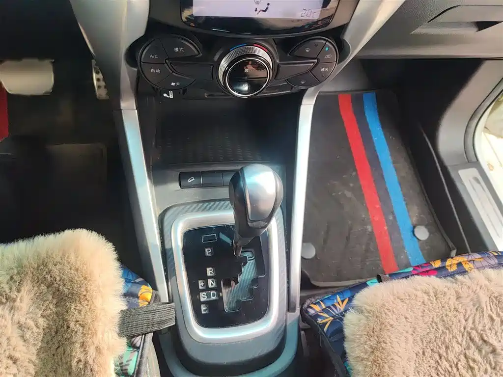 Yuan 1.5 L Auto Cool Dazzle Fashion