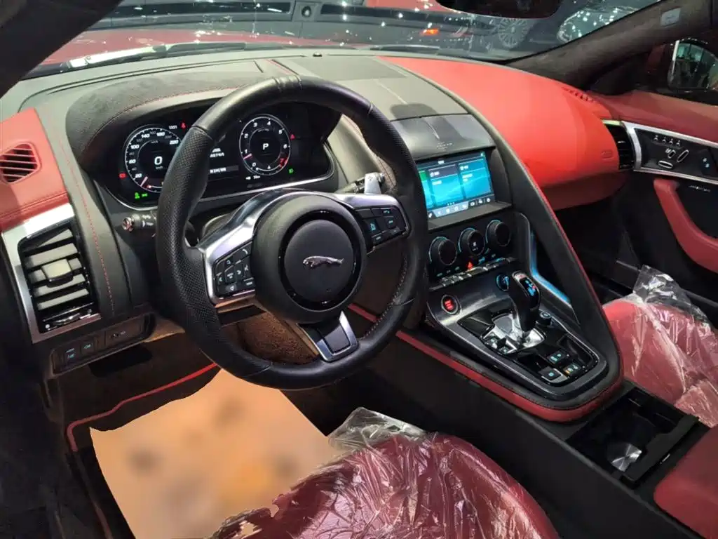 Jaguar F-TYPE 捷豹F-TYPE 2023款 P300 硬顶版 R-DYNAMIC BLACK