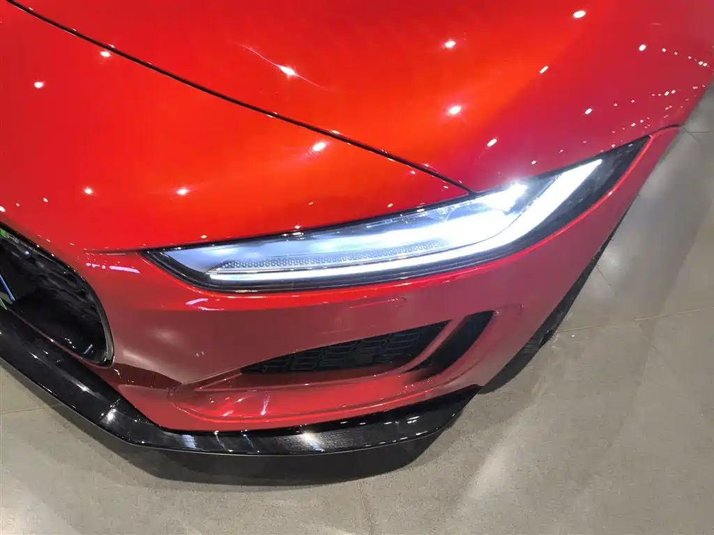 Jaguar F-TYPE 捷豹F-TYPE 2023款 P300 硬顶版 R-DYNAMIC BLACK