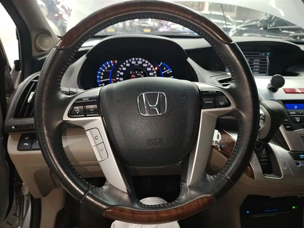 Odyssey 2.4 L Luxury
