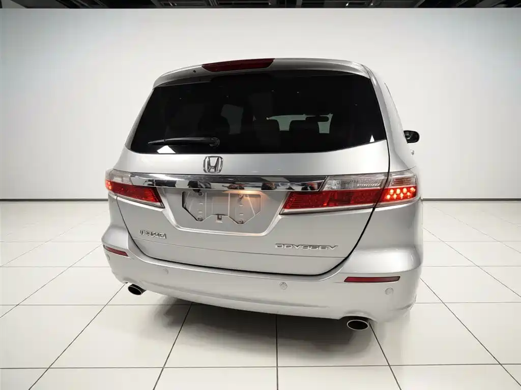 Odyssey 2.4 L Luxury