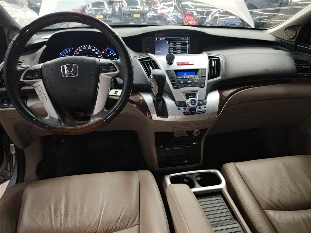 Odyssey 2.4 L Luxury