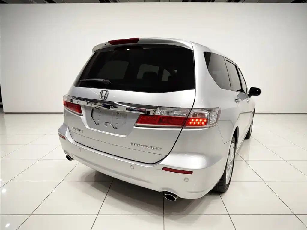Odyssey 2.4 L Luxury