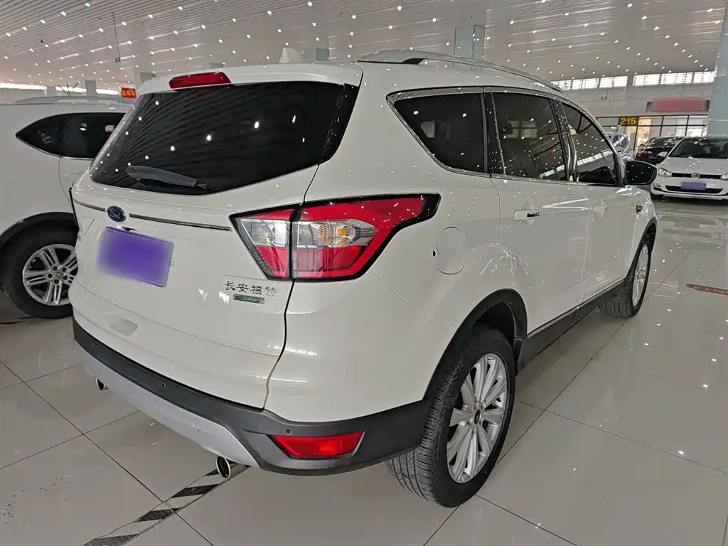 Kuga EcoBoost 180 2 WD Grand Wing